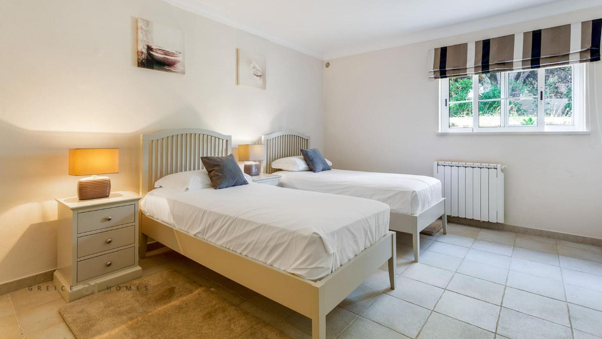 Luxuosa Moradia V5 Em Quarteira - Greice Homes Exteriör bild