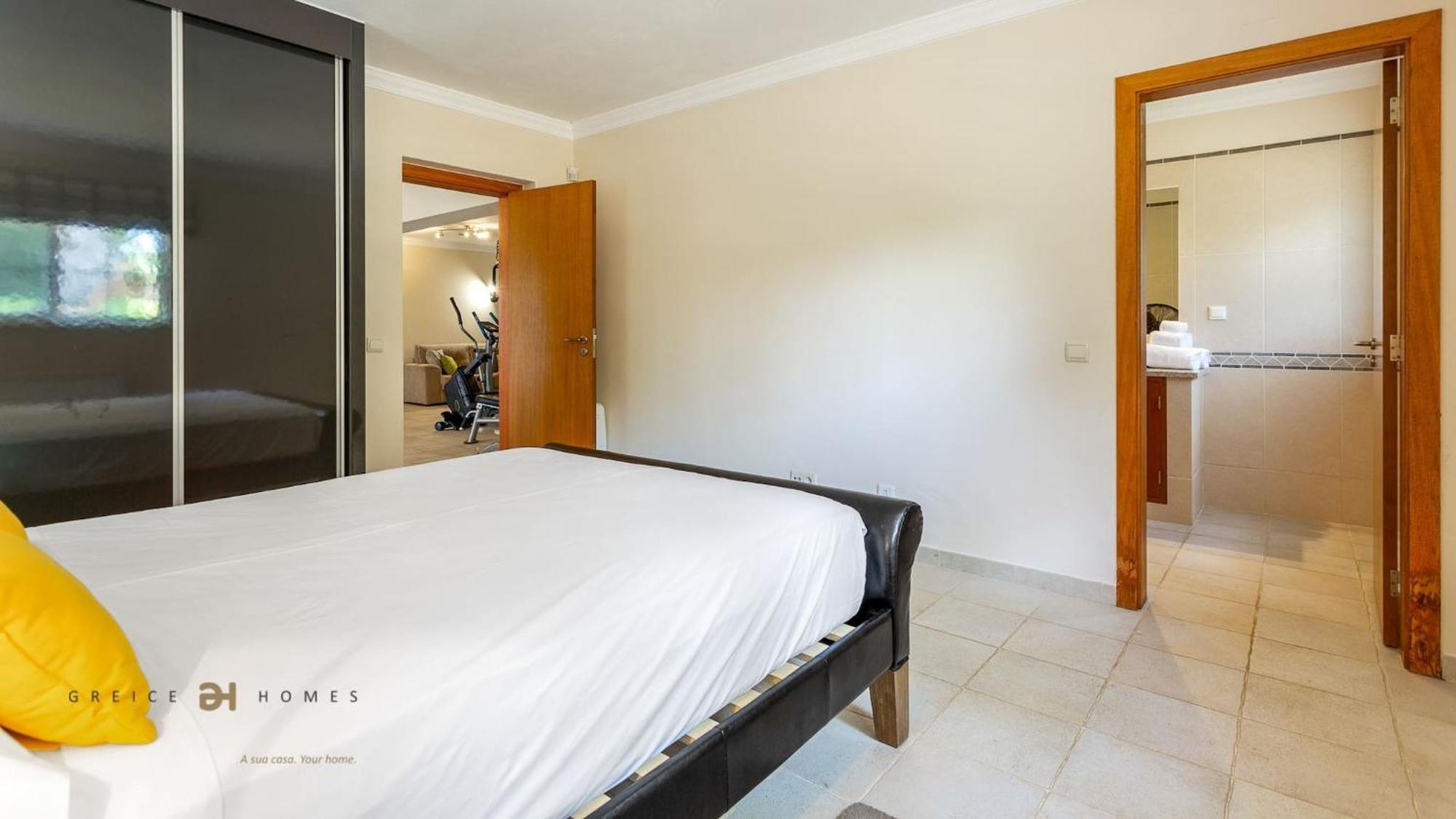 Luxuosa Moradia V5 Em Quarteira - Greice Homes Exteriör bild