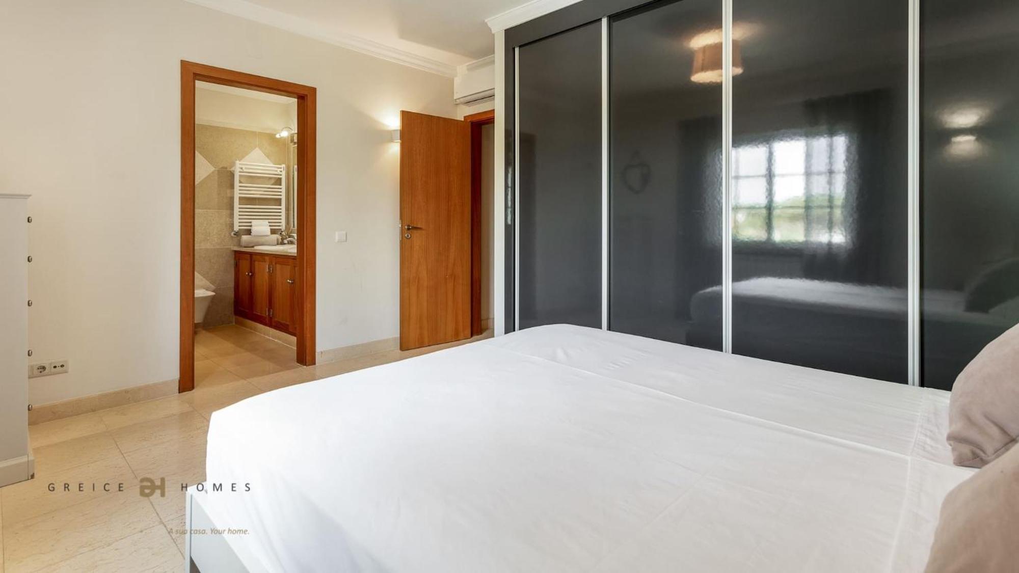 Luxuosa Moradia V5 Em Quarteira - Greice Homes Exteriör bild
