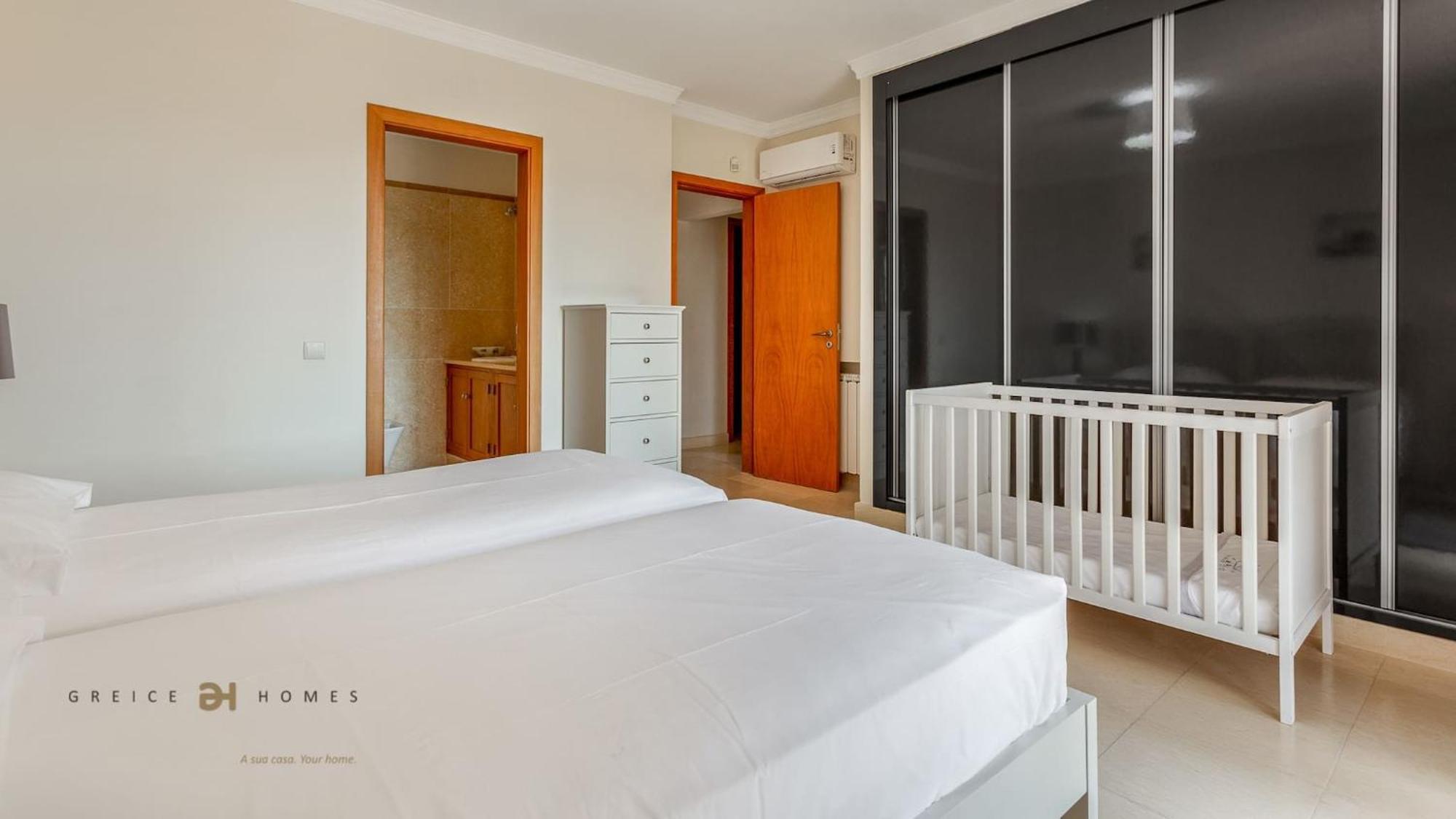 Luxuosa Moradia V5 Em Quarteira - Greice Homes Exteriör bild