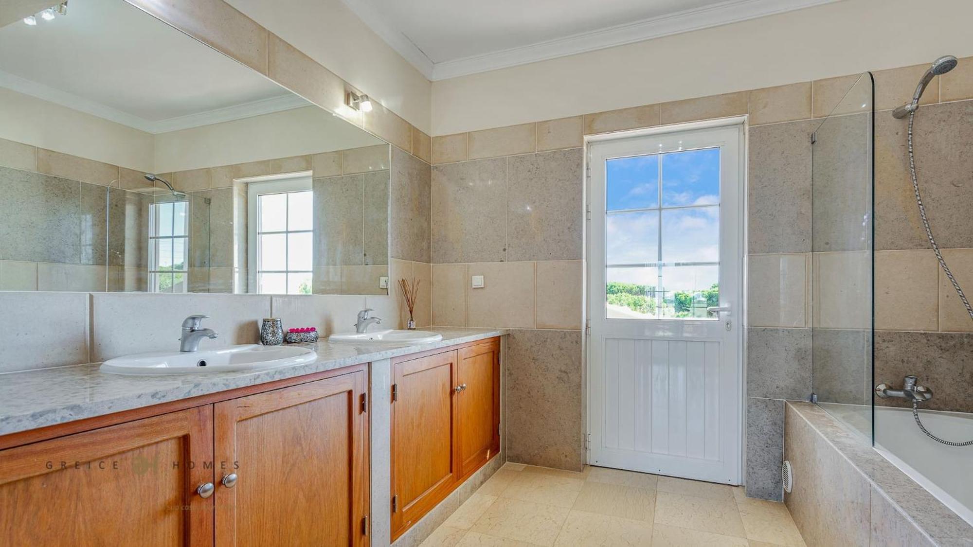 Luxuosa Moradia V5 Em Quarteira - Greice Homes Exteriör bild