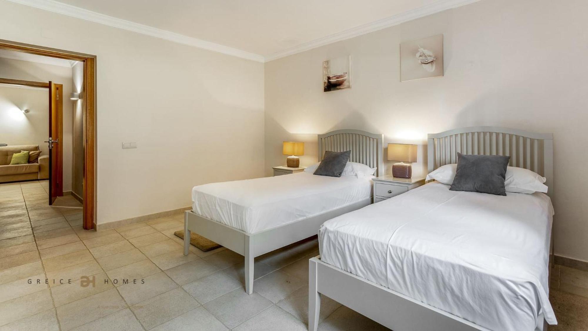 Luxuosa Moradia V5 Em Quarteira - Greice Homes Exteriör bild