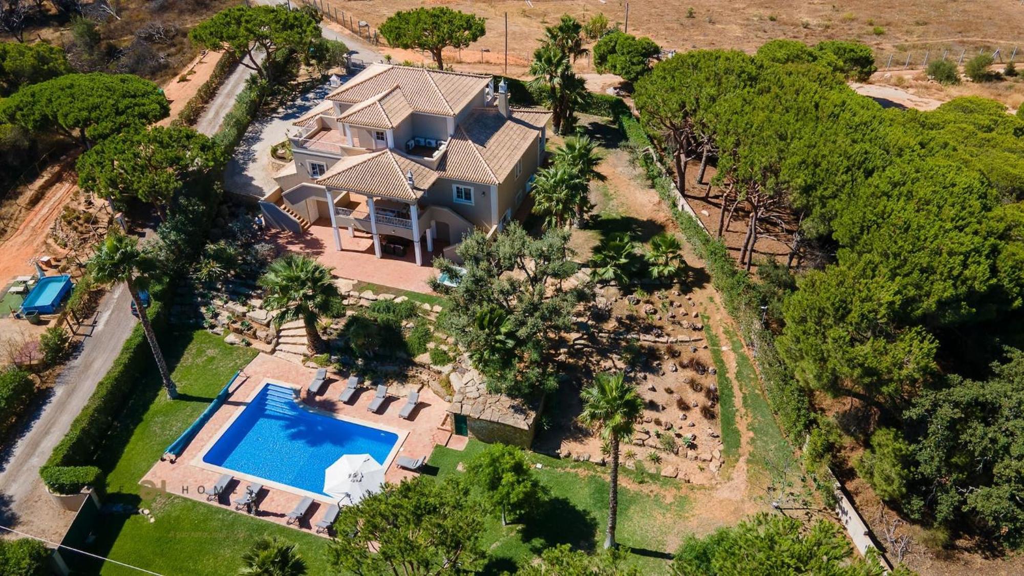 Luxuosa Moradia V5 Em Quarteira - Greice Homes Exteriör bild