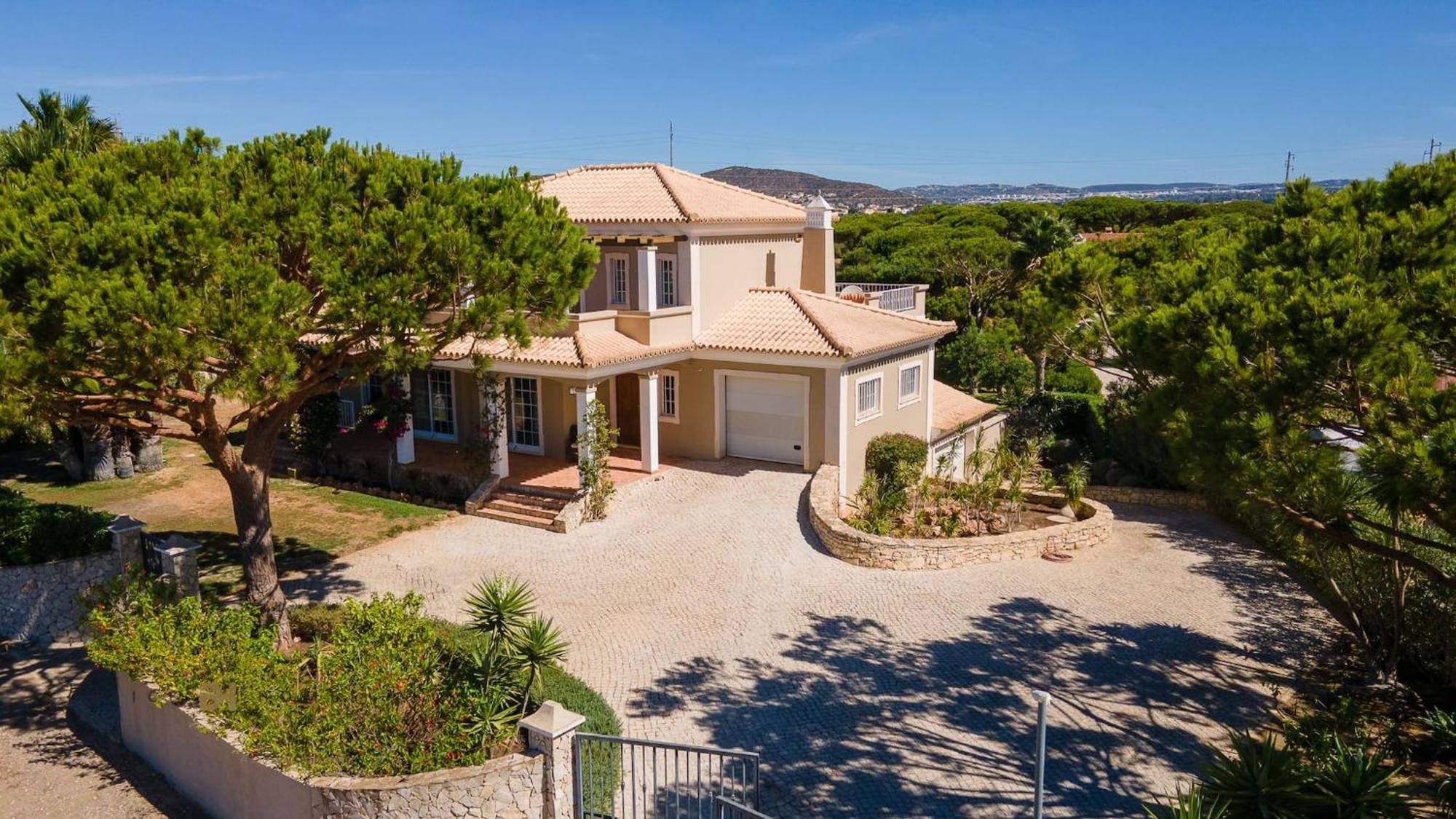 Luxuosa Moradia V5 Em Quarteira - Greice Homes Exteriör bild