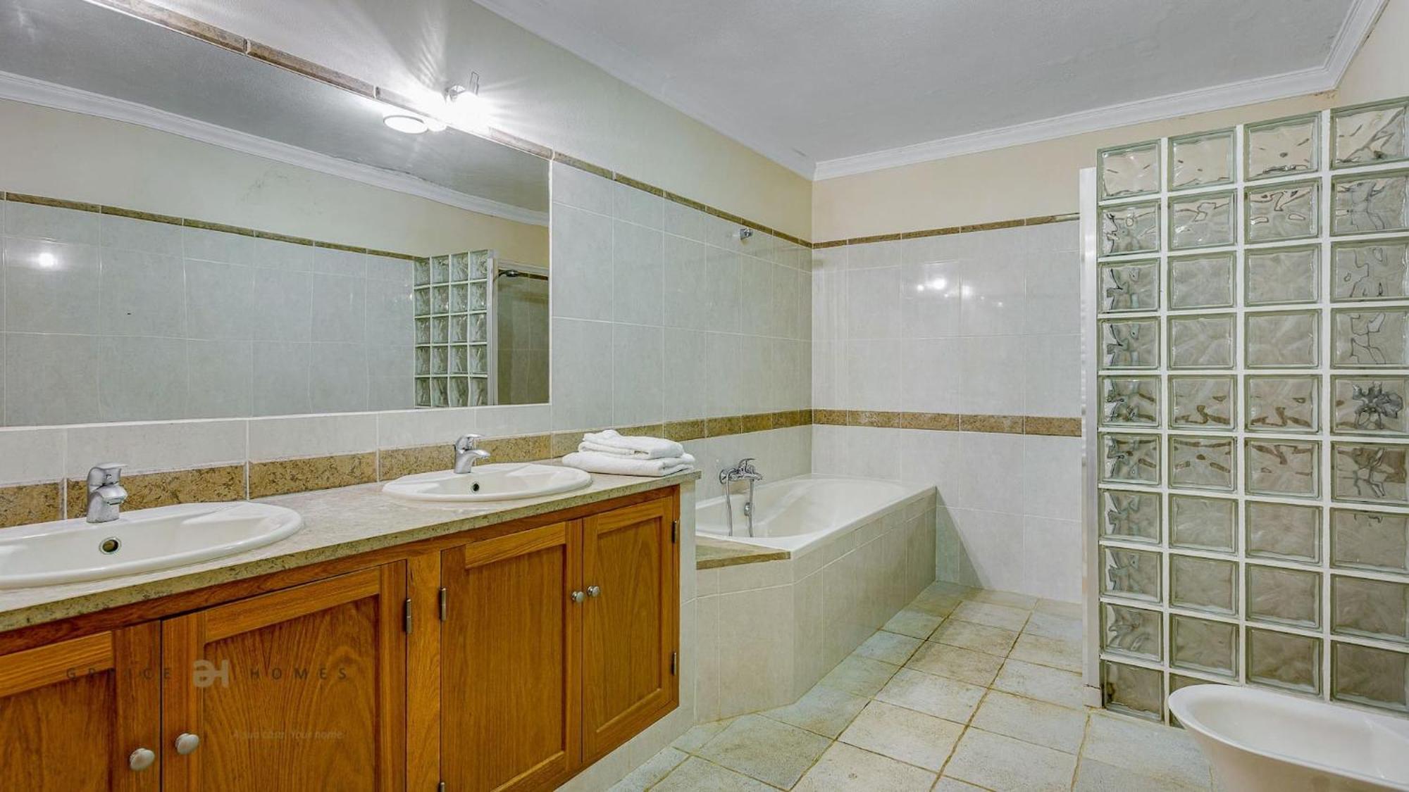 Luxuosa Moradia V5 Em Quarteira - Greice Homes Exteriör bild