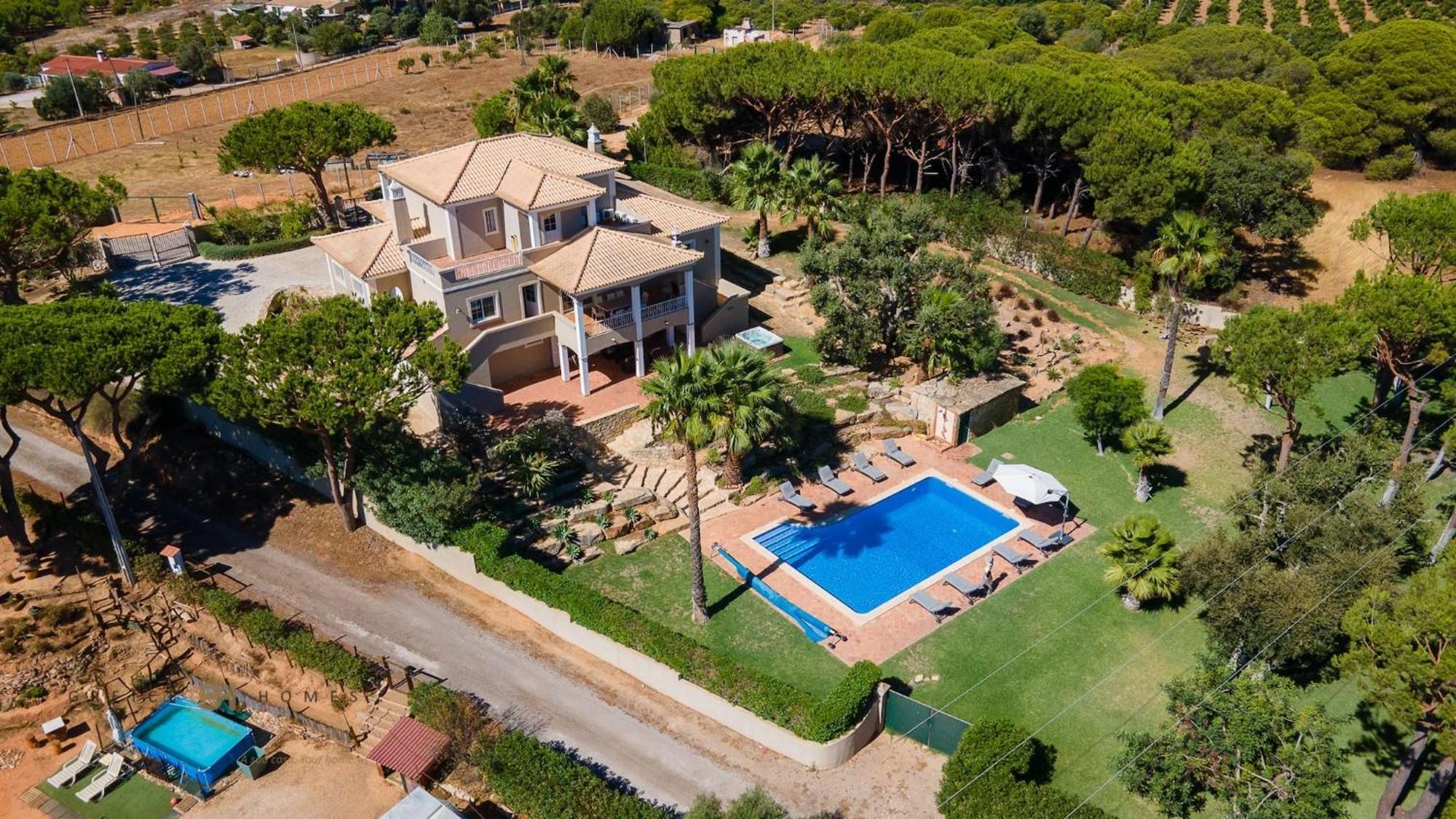 Luxuosa Moradia V5 Em Quarteira - Greice Homes Exteriör bild